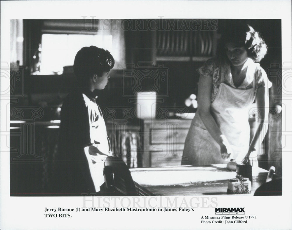 1995 Press Photo Jerry Barone Actor Elizabeth Mastrantonio Actress Two Bits Film - Historic Images