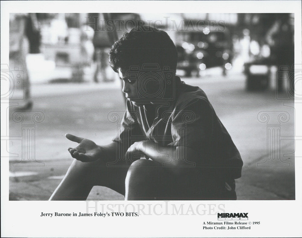 1995 Press Photo Jerry Barone Actor Movie Scene Two Bits Film - Historic Images