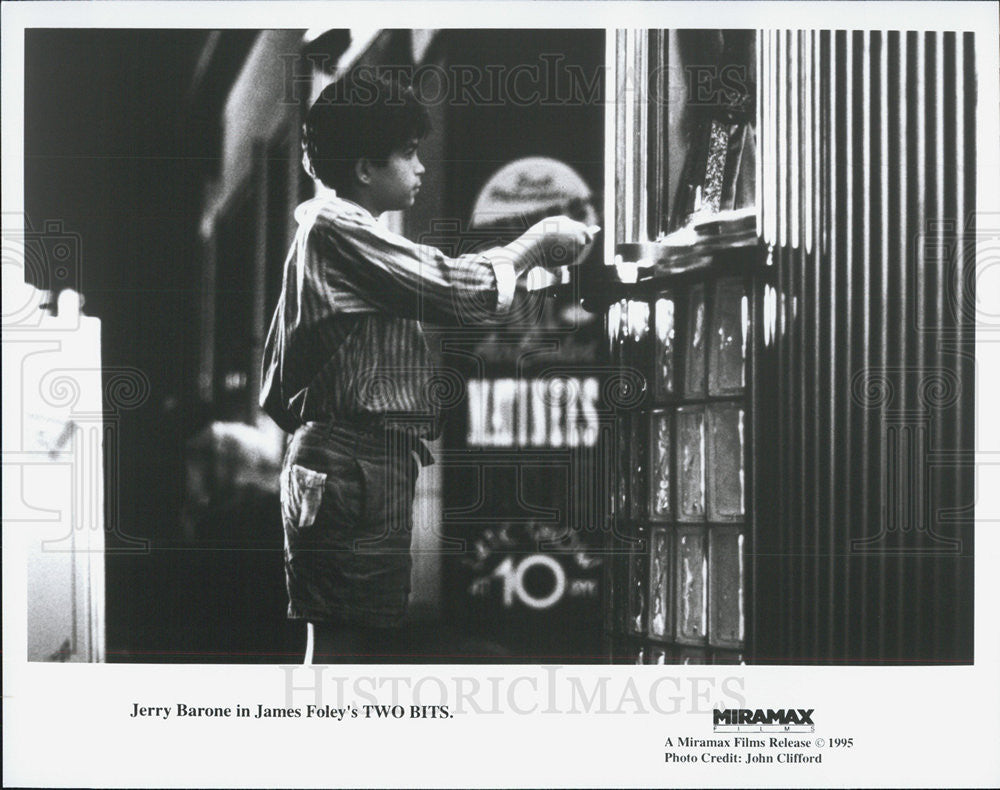 1995 Press Photo Jerry Barone Actor Two Bits Movie Scene Film - Historic Images
