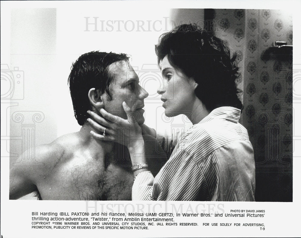 1996 Press Photo Jami Gertz and Bill Paxton actors in Twister - Historic Images