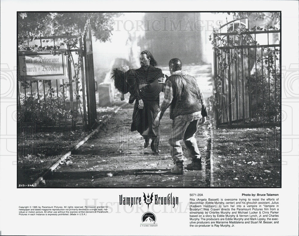 Press Photo Scene from the movie &quot;Vampire Brooklyn&quot;. - Historic Images