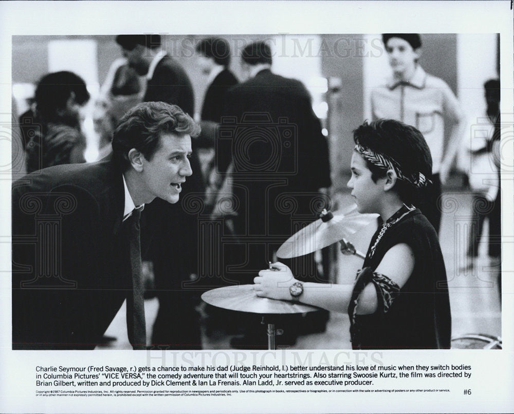 1987 Press Photo Fred Savage &amp; Judge Reinhold in &quot;Vice Versa&quot; - Historic Images