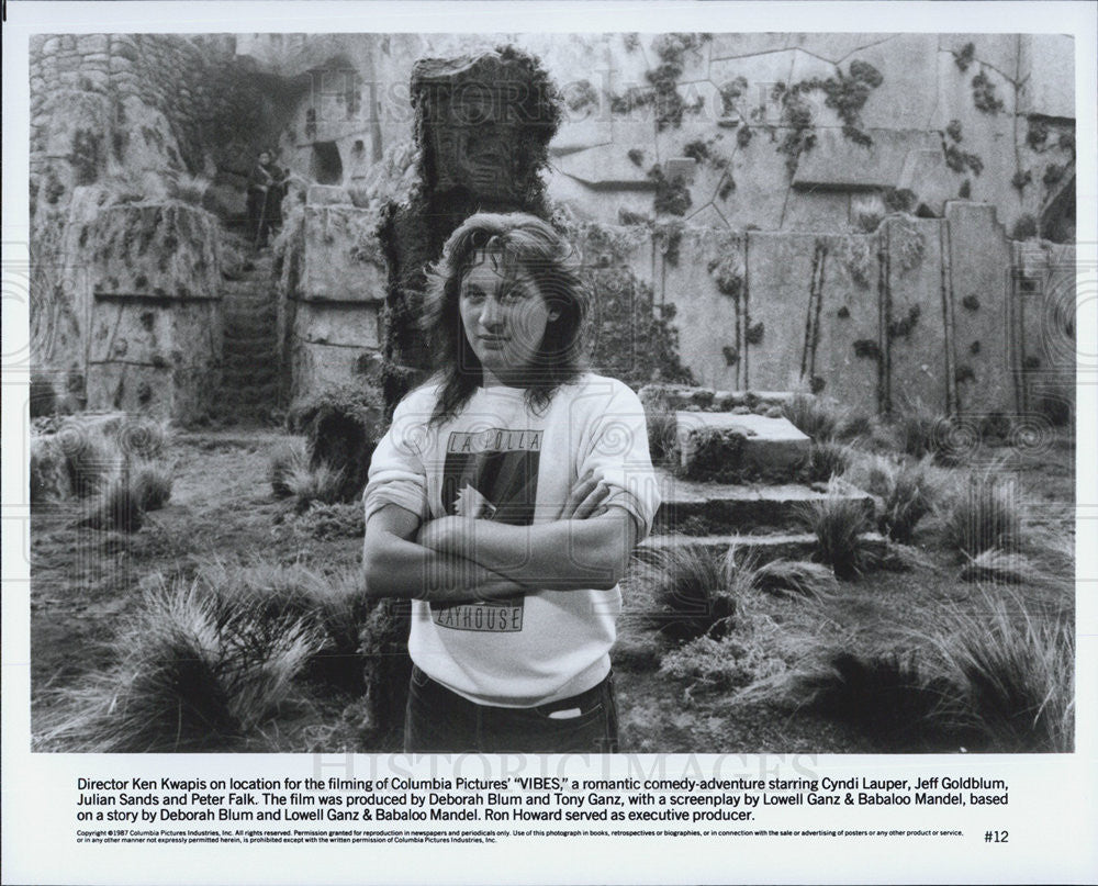 1988 Press Photo Director Ken Kwapis On Location For Filming Of &quot;Viibes&quot; - Historic Images