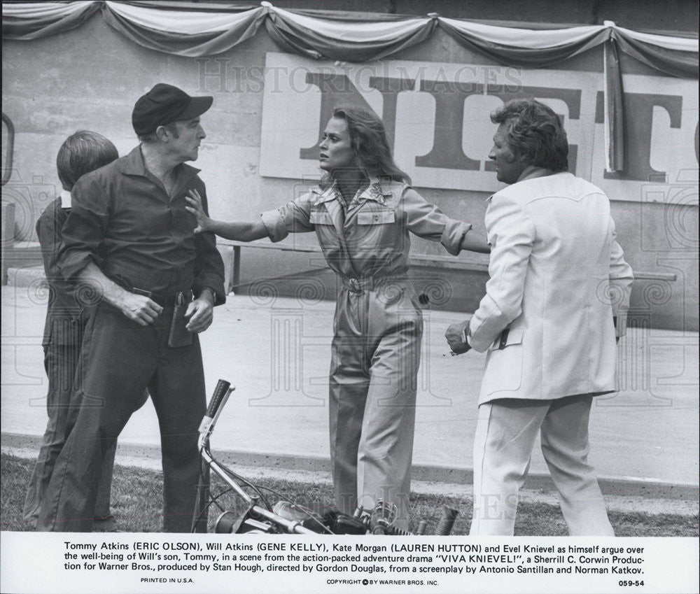 1977 Press Photo Eric Olsen Actor Gene Kelly Lauren Hutton Viva Knievel Action - Historic Images