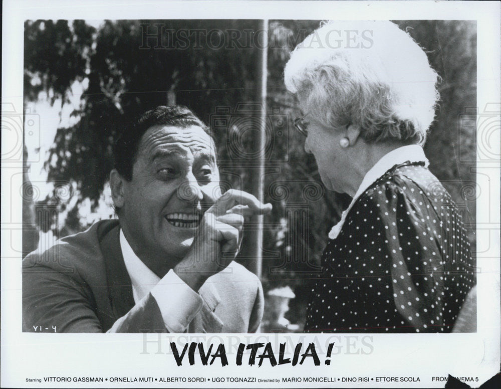 Press Photo Viva Italia, Vittorio Gassman, Ornella Muti, Alberto Sordi - Historic Images