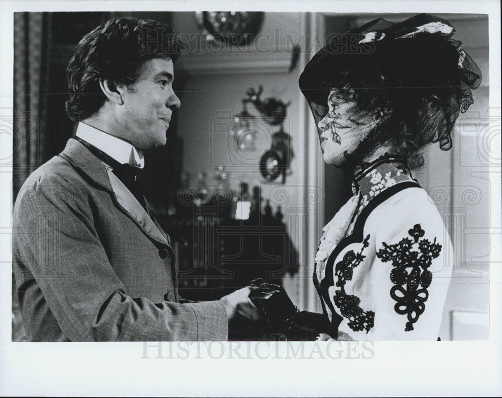 1985 Press Photo Gerry Bond Gabrielle Drank The Importance of Being Earnest - Historic Images