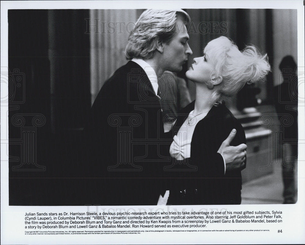 1988 Press Photo Cyndi Lauper &amp; Julian Sands in &quot;Vibes.&quot; - Historic Images