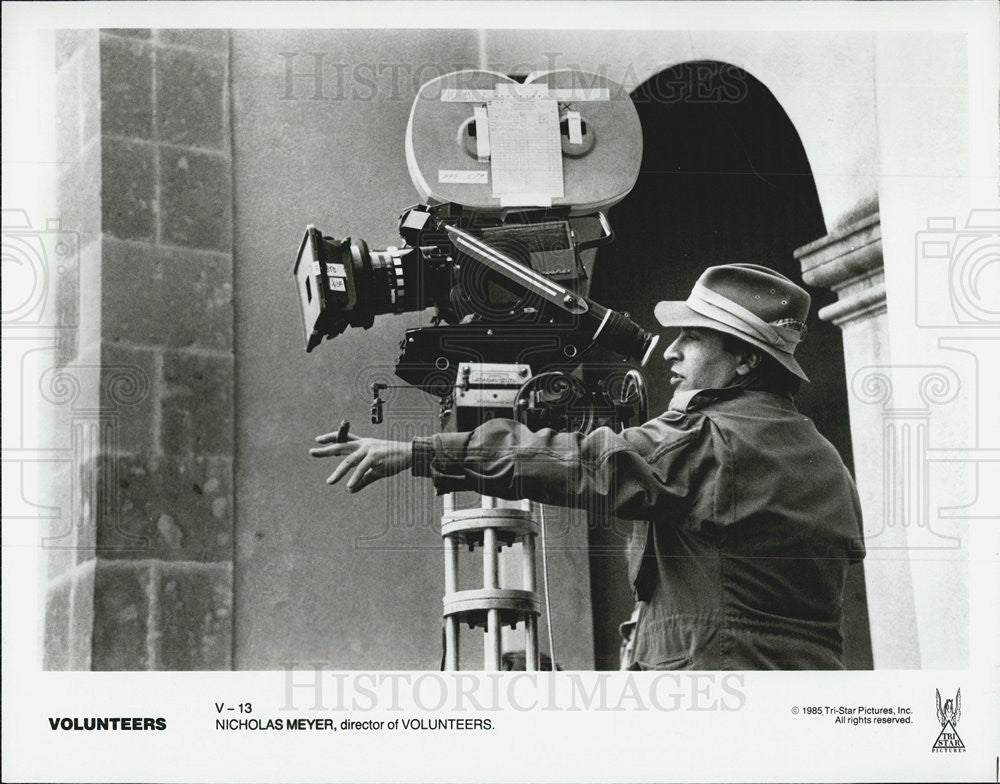 1985 Press Photo Nicholas Meyer Director Filming Scene Volunteers Movie Film - Historic Images