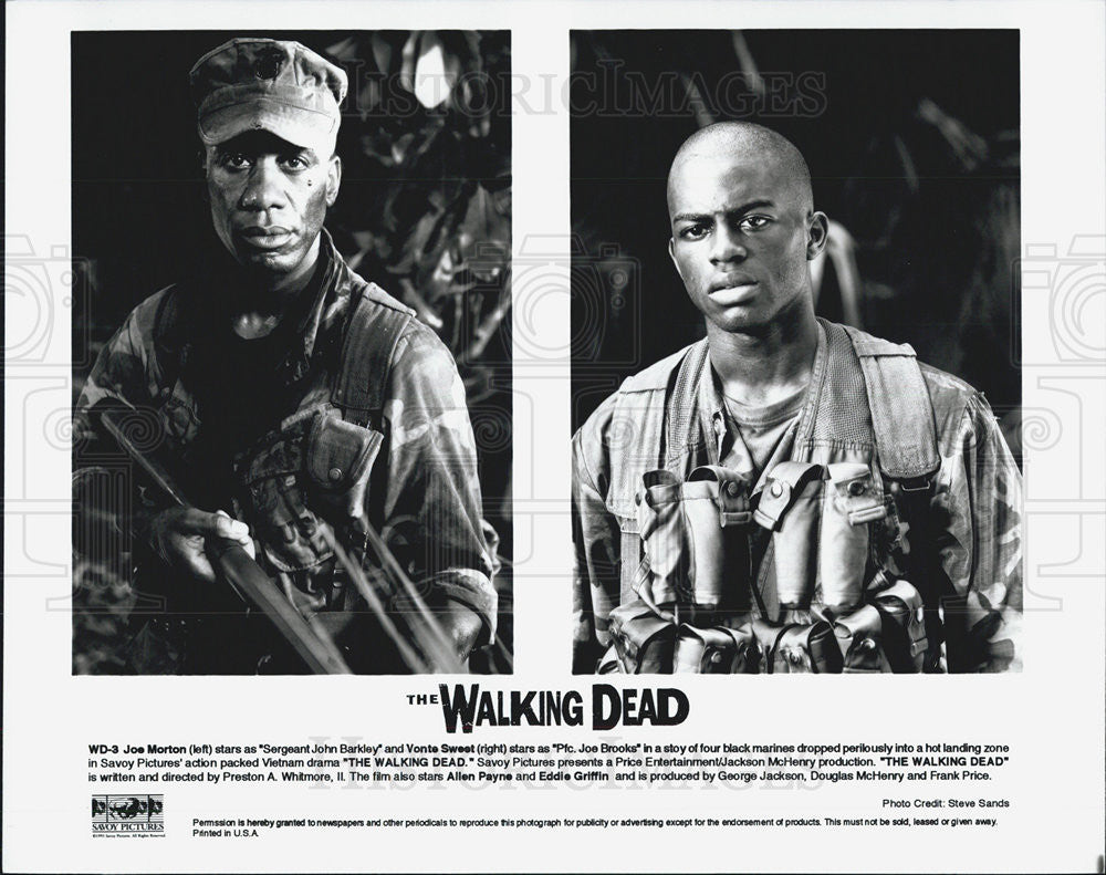 1995 Press Photo Actors Joe Morton And Vonte Sweet In Movie The Walking Dead - Historic Images