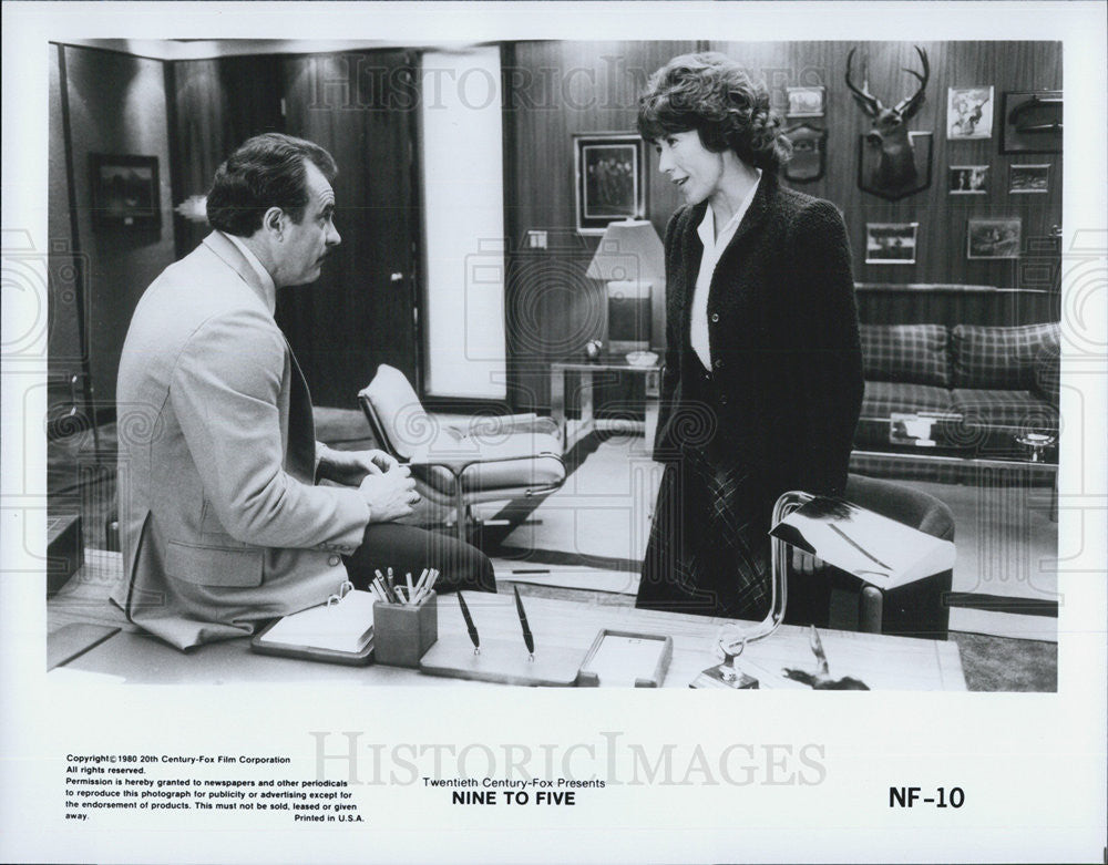 1980 Press Photo Dabney Coleman And Lily Tomlin In 20th Century Fox Nine To Five - Historic Images