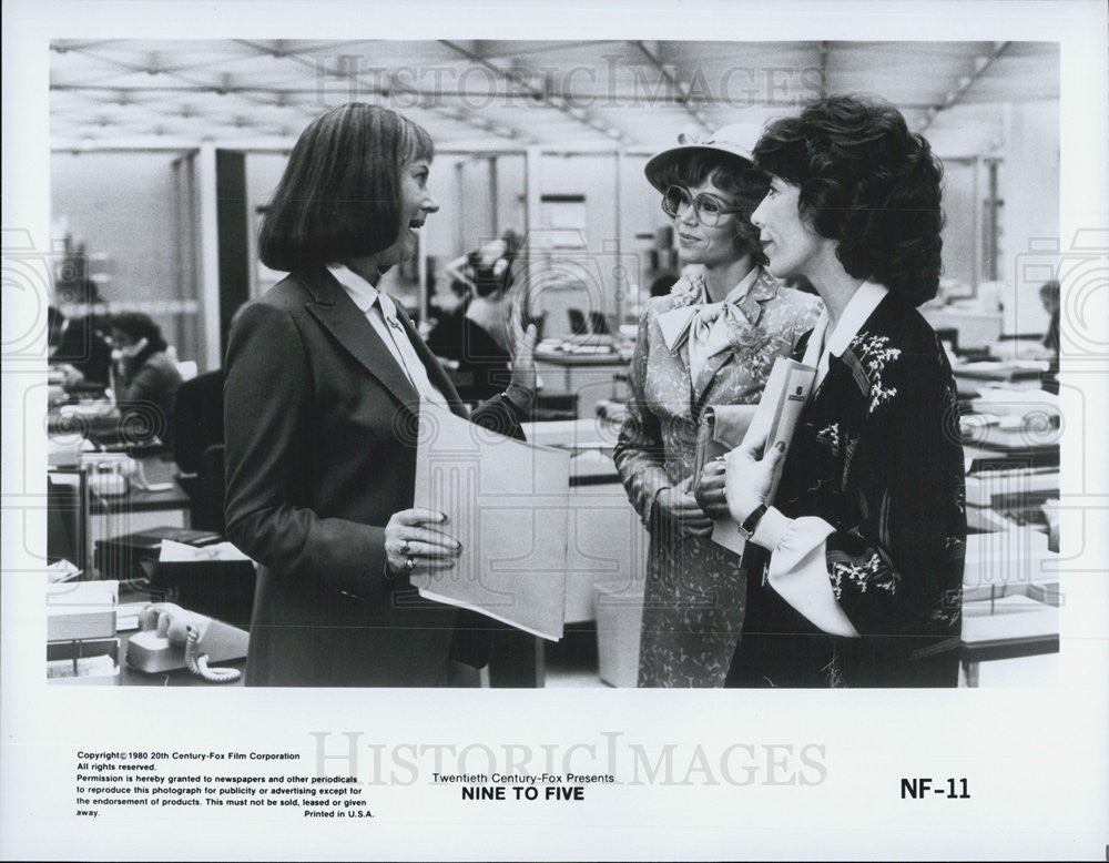 Press Photo of Actress Dolly Parton, stars in "Nine to Five". - Historic Images