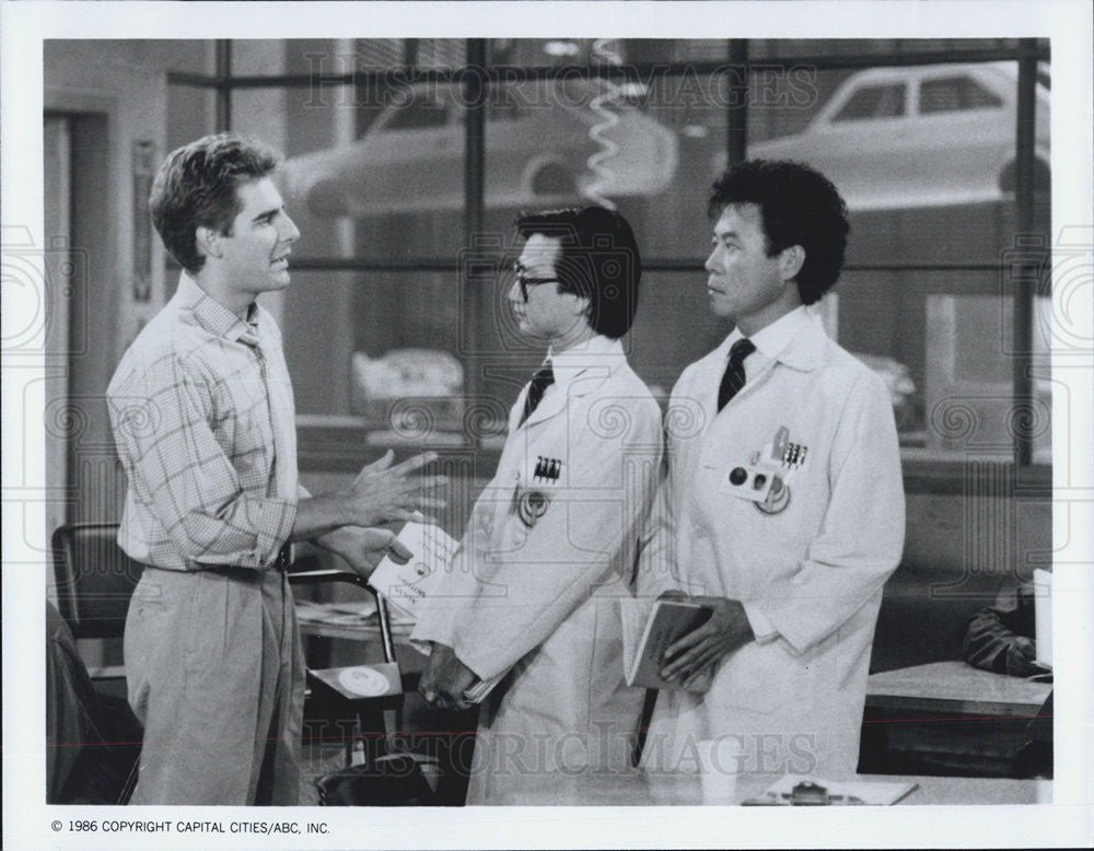 1986 Press Photo Scott Bakula, Gedde Watanabe, and Sab Shimono star in &quot;Gung Ho&quot; - Historic Images