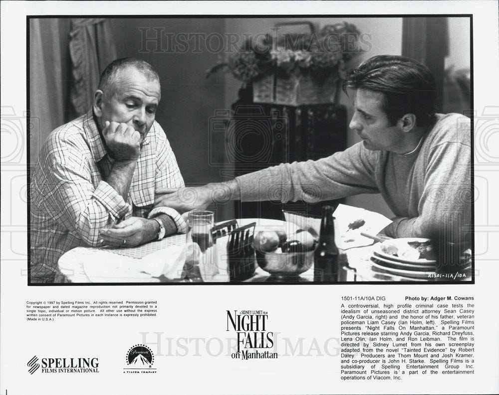 1997 Press Photo Andy Garcia, Ian Holm, Night Falls on Manhattan - Historic Images