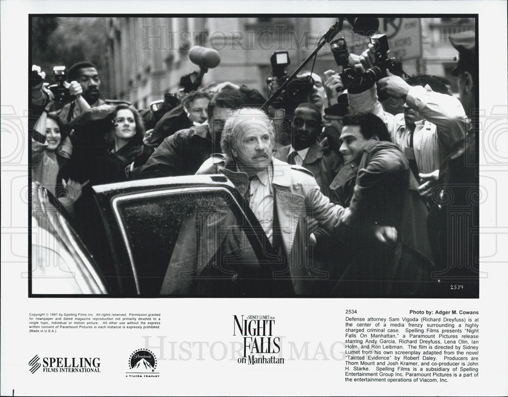 1997 Press Photo Richard Dreyfuss As Sam Vigoda In &quot;Night Falls On Manhattan&quot; - Historic Images