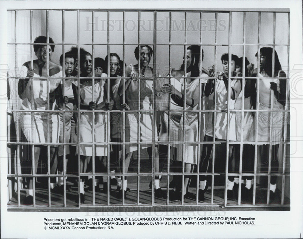 1986 Press Photo Prisoners Get Rebellious In The Naked Cage - Historic Images