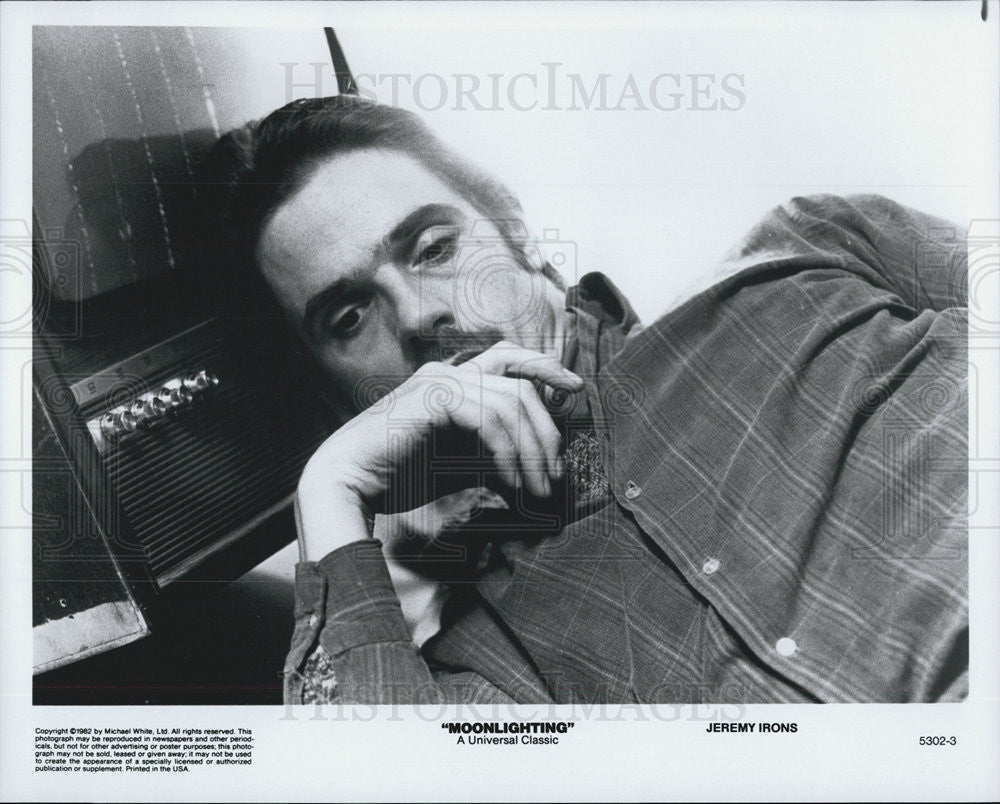 1982 Press Photo Jeremy Irons in the movie Moonlighting - Historic Images