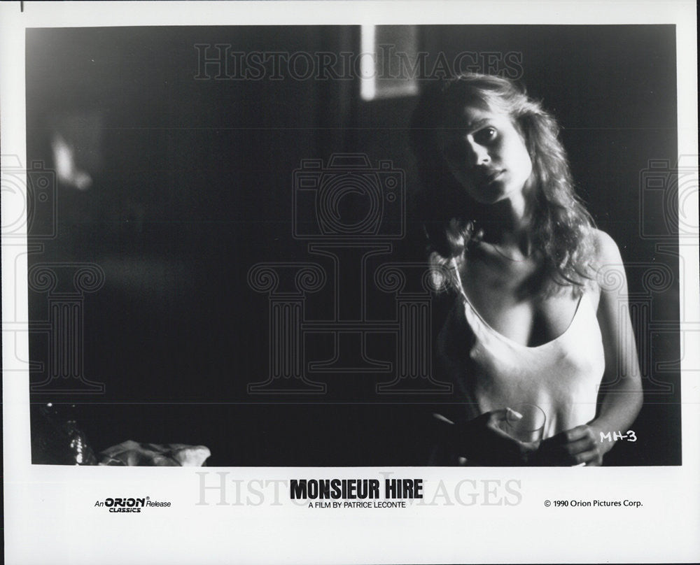 1990 Press Photo Sandrine Bonnaire stars in &quot;Monsieur Hire&quot; - Historic Images