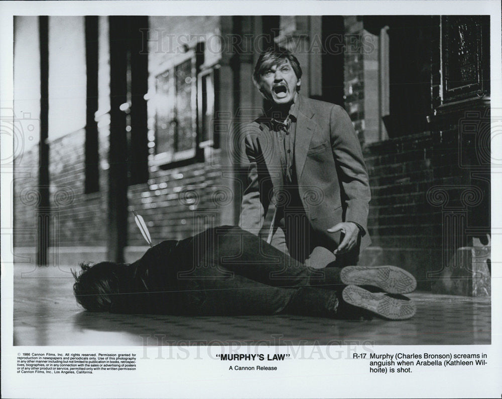 Press Photo Actor Charles(Murpy) Broson screams when Arabella is shot. - Historic Images