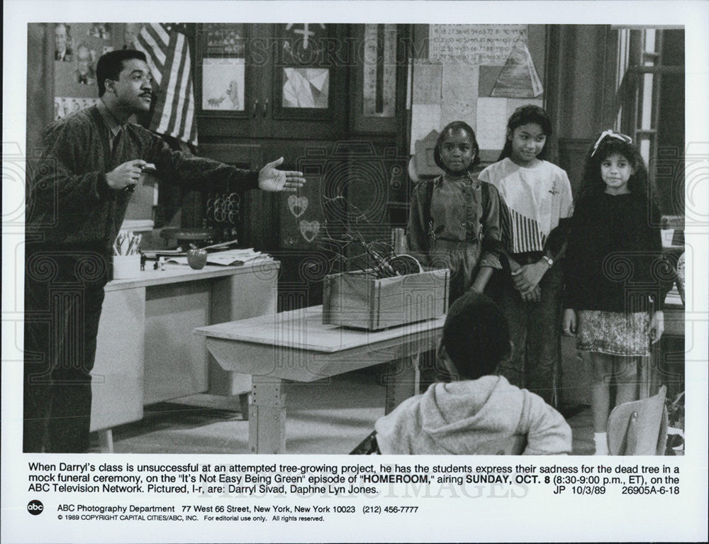 1989 Press Photo Students express their sadness for the Dead Tree. - Historic Images