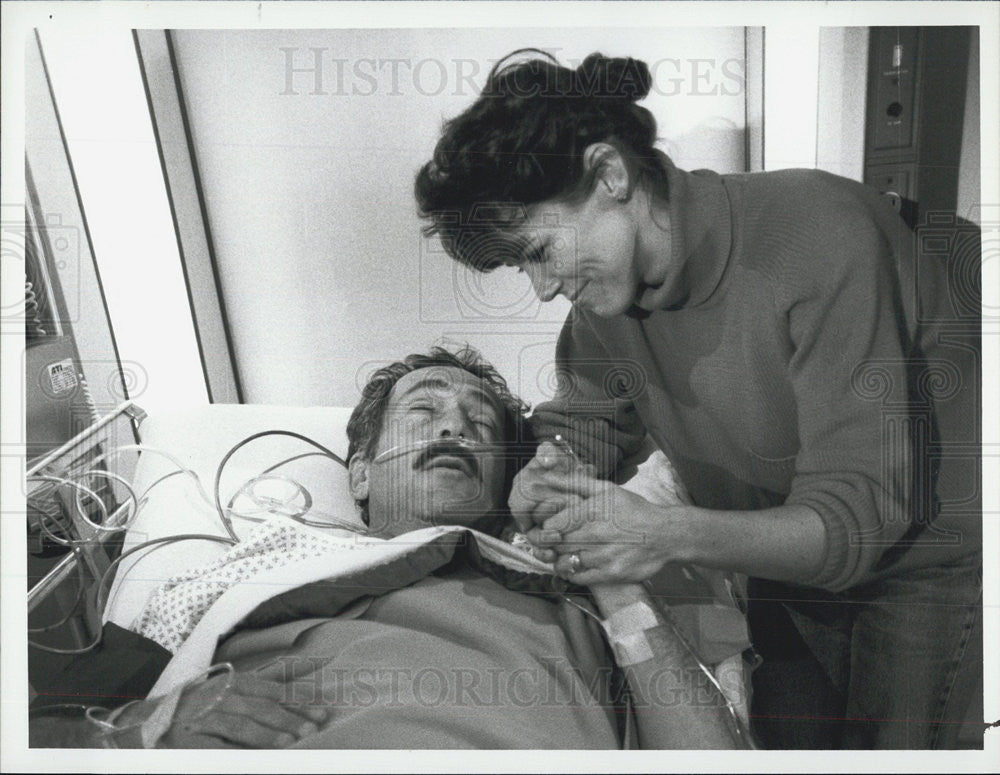 1987 Press Photo Bruce Weitz, Lisa Sutton, Dogbreath Afternoon - Historic Images