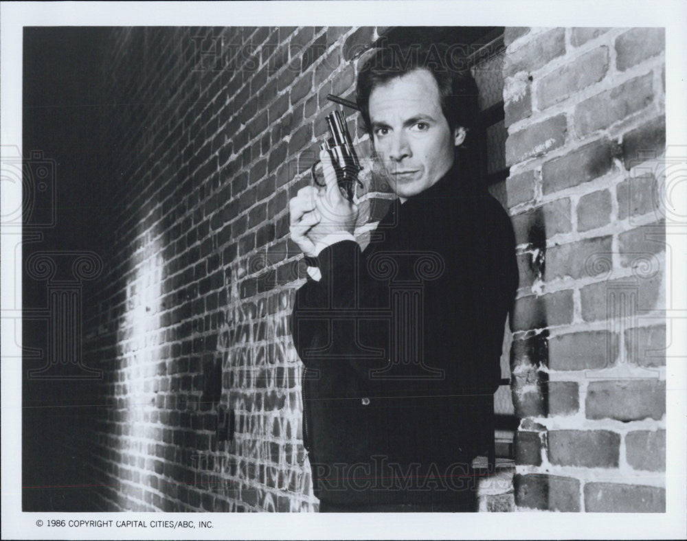 1986 Press Photo Robert Desiderio Actor Cold Steel Neon Television Series - Historic Images