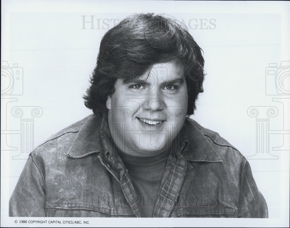 1986 Press Photo Daniel J. Schneider As Chemistry Whiz In &quot;Head Of The Class&quot; - Historic Images