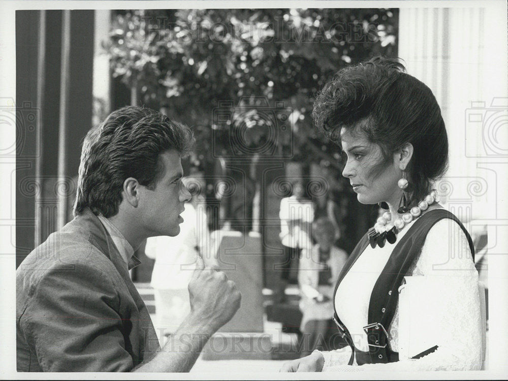 1985 Press Photo Lorenzo Lamas Appolonia Kotero Falcon Crest - Historic Images