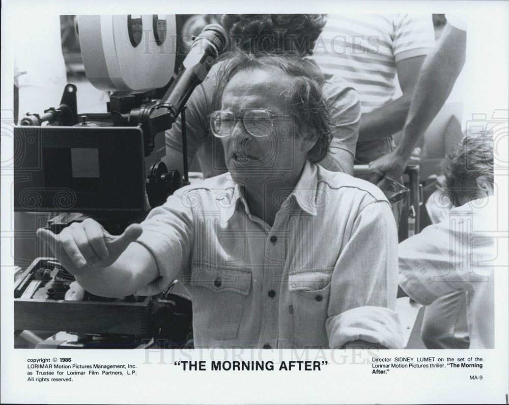 1986 Press Photo Sidney Lumet Director Set Thriller Movie Morning After Film - Historic Images