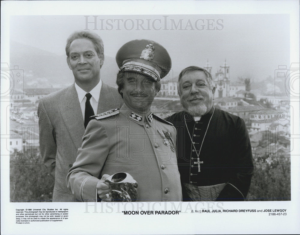 1988 Press Photo Actor Raul Julia, Richard Dreyfuss, and Jose Lewgoy - Historic Images