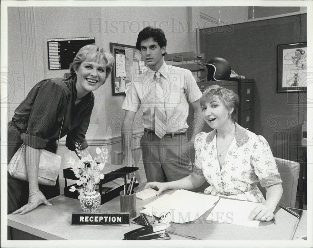1980 Press Photo Lally Cadeau David Eisner Luba Goy Hangin In - Historic Images