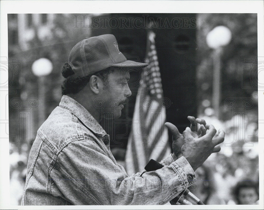 1989 Press Photo Rev. Jesse Jackson speaks to Rally - Historic Images