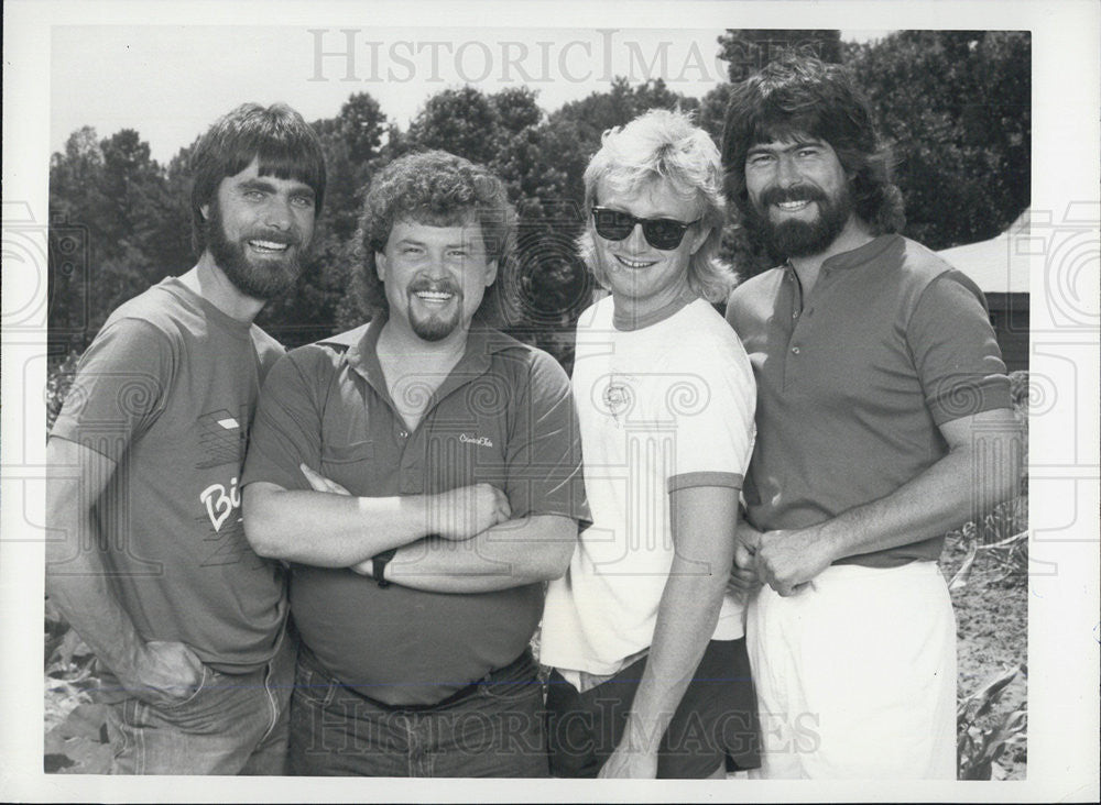 1986 Press Photo Teddy Gentry/Jeff Cook/Mark Herndon/Randy Owen- My Homes In AL - Historic Images