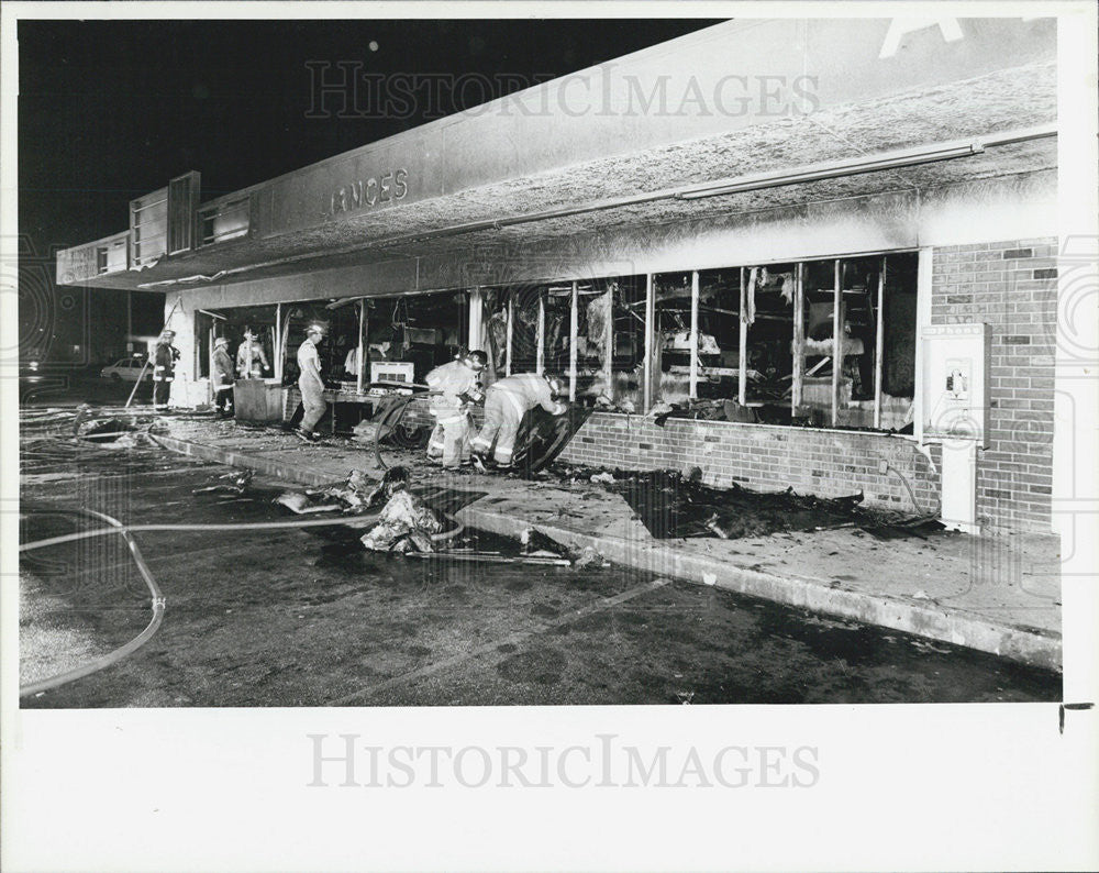 1985 Press Photo Pinellas Park Cox &amp; Ramzy Appliances Possible Arson Fire - Historic Images