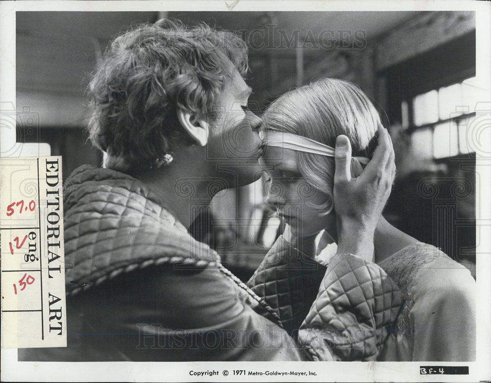 1972 Press Photo Twiggy Christopher Gable Actors Boy Friend - Historic Images