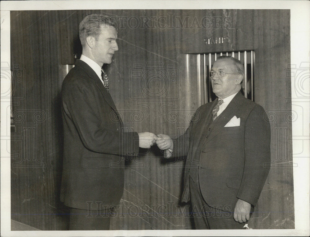 1935 Press Photo John D. Rockefeller Junior III Presents Keys Postmaster John - Historic Images