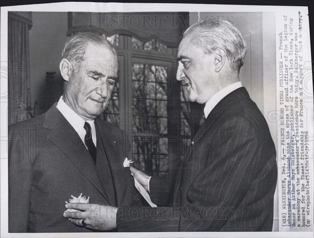1956 Press Photo Arthur Sulzberger Awarded by French Ambassador - Historic Images