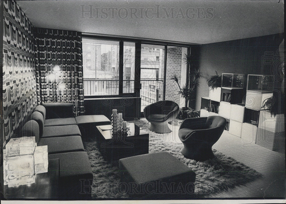 1970 Press Photo Carl Sandburg village condo interior - Historic Images