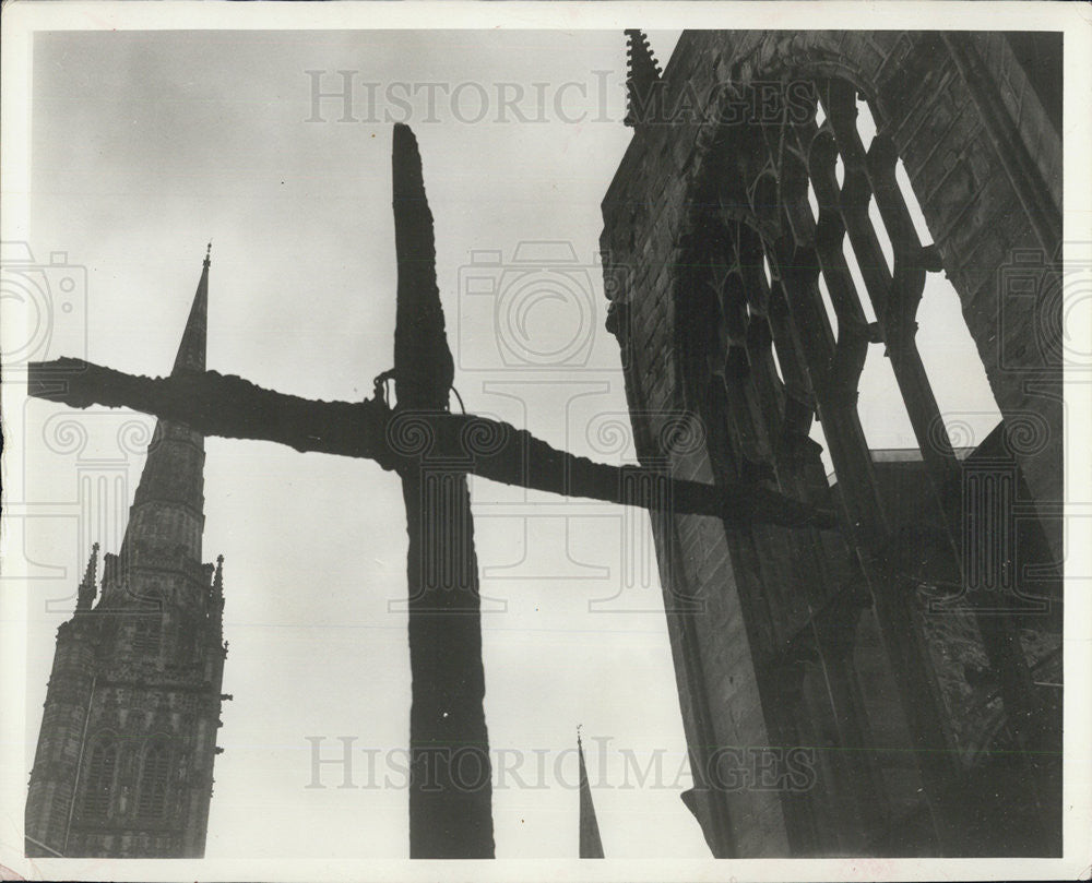 1964 Press Photo Coventry Cathedral cross - Historic Images