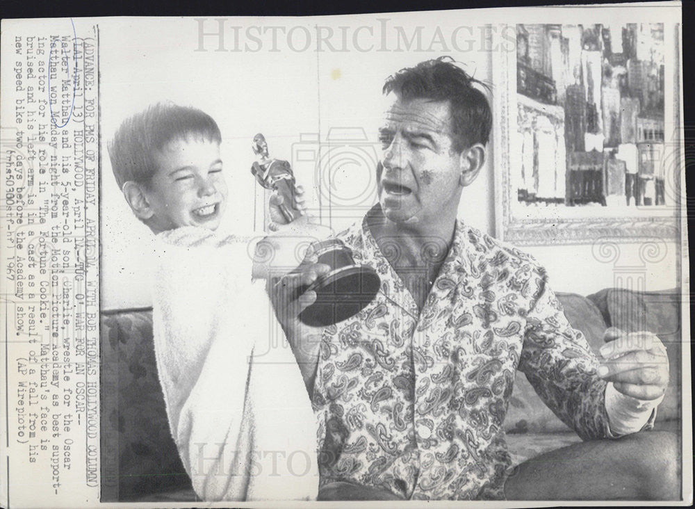 1967 Press Photo Walter Mattau and his son Charlie. - Historic Images