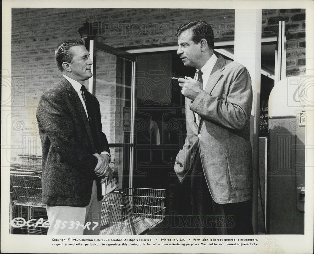 1960 Press Photo Gangster Story Film Walter Matthau Outside Grocery Store Scene - Historic Images