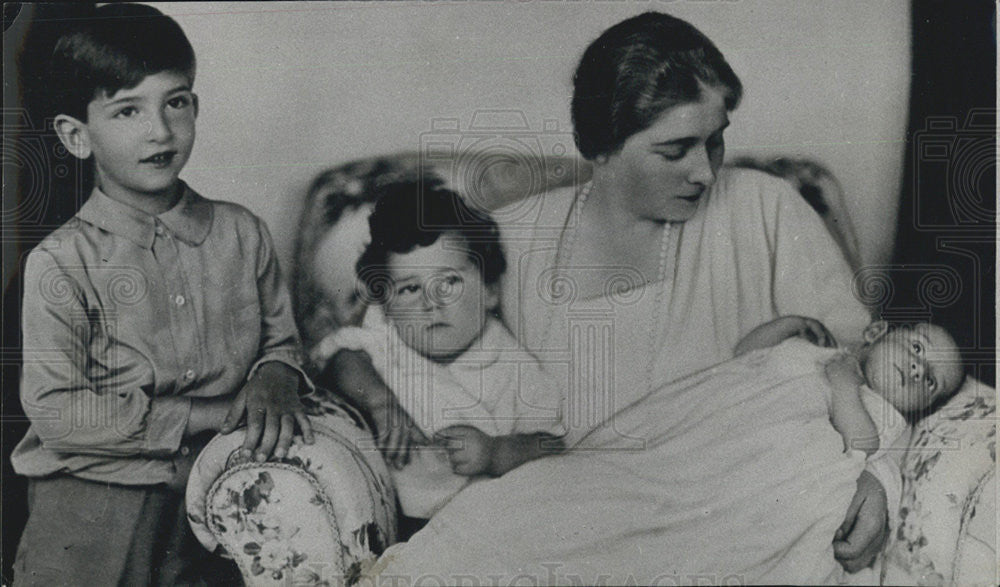 Press Photo Queen Marie of Yugoslavia and children - Historic Images