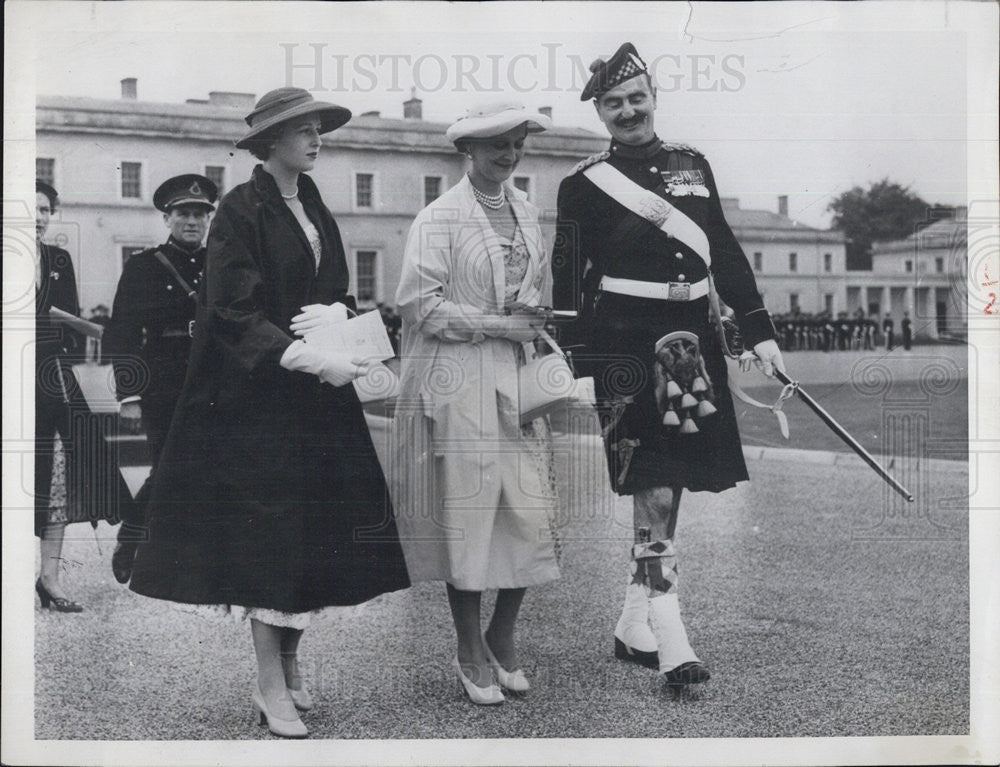 1954 Press Photo Princess Alexandra, &amp; the duchess of Kent. Brigadier F. C.C. - Historic Images