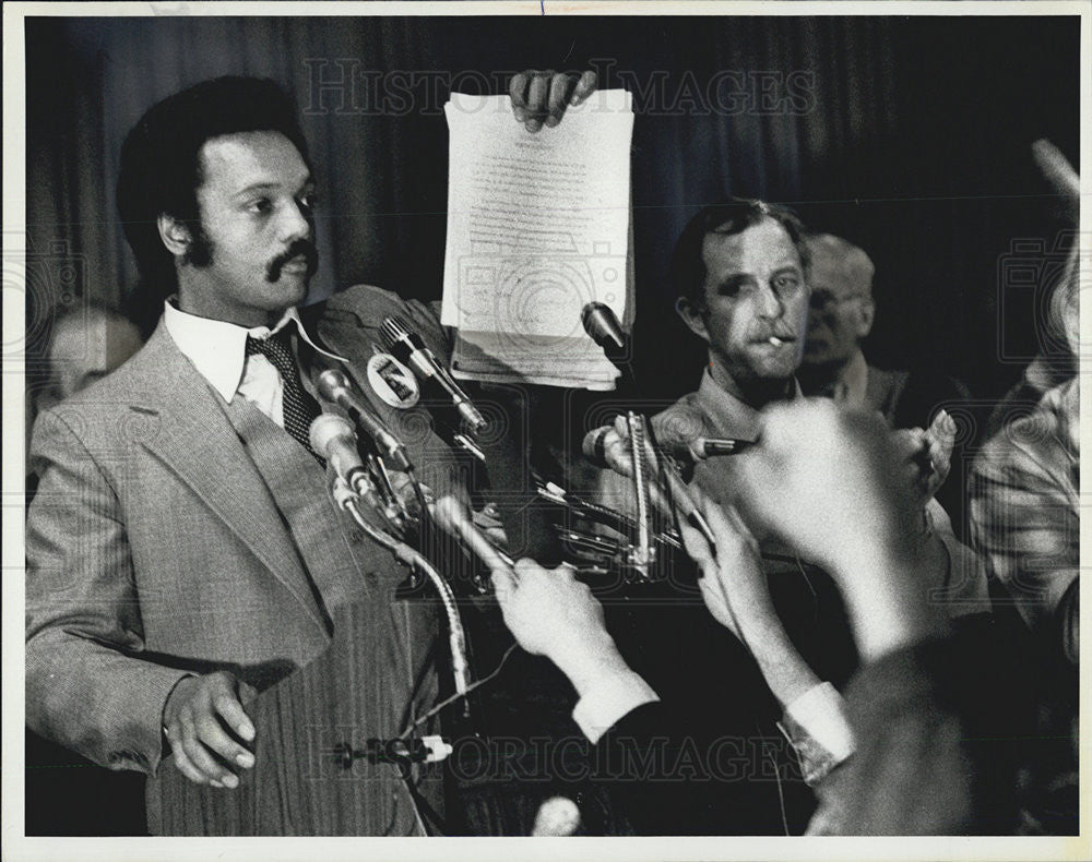 1980 Press Photo Rev Jesse Jackson,mediator of firefighter strike in Chicago - Historic Images