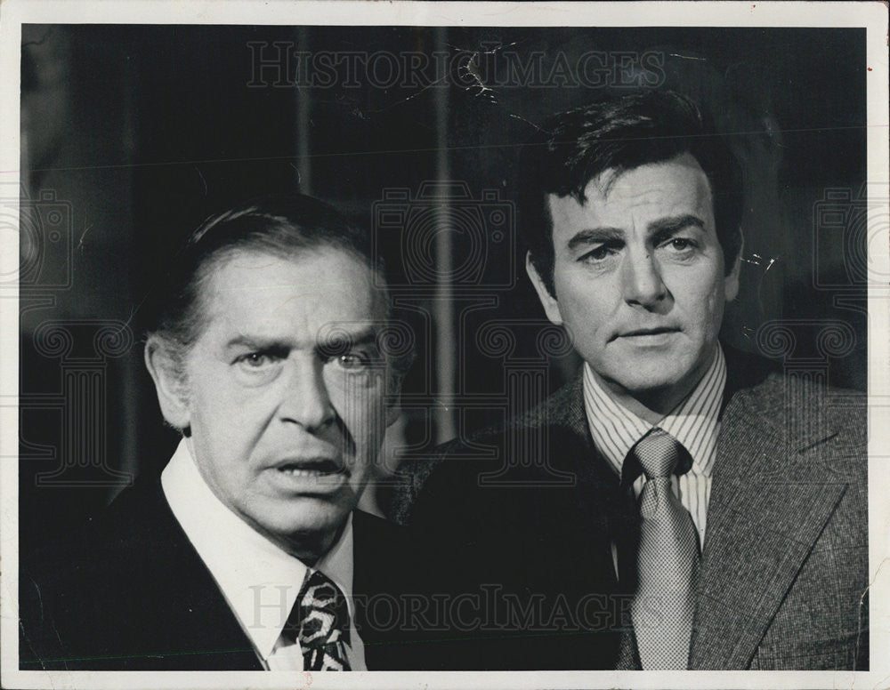 1976 Press Photo Actor Mike Connors and comedian Milton Berle - Historic Images