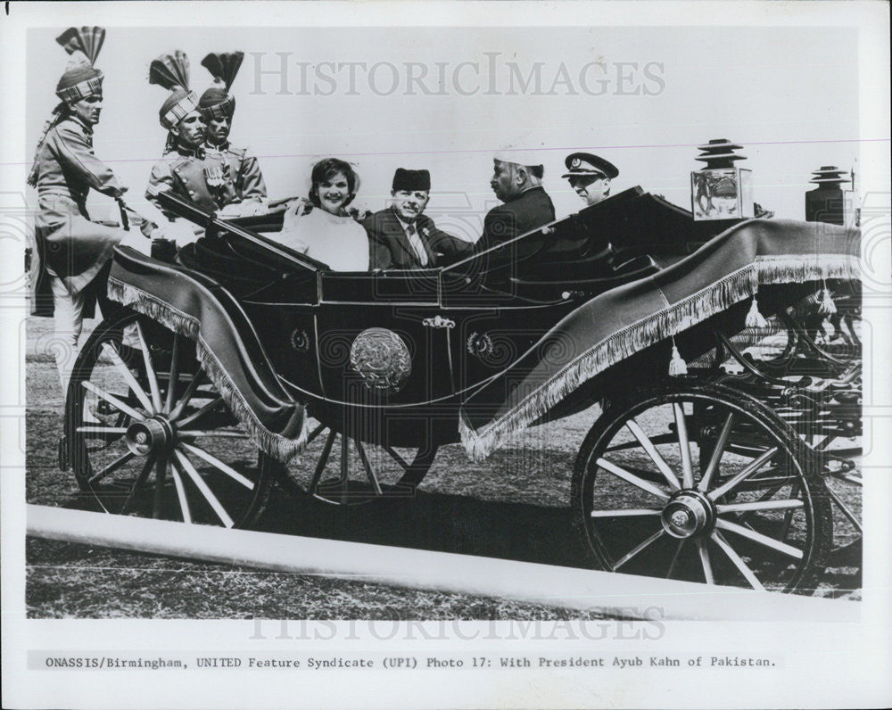 1978 Press Photo Jackie Kennedy Onassis with Pres. Ayub Kahn of Pakistan - Historic Images