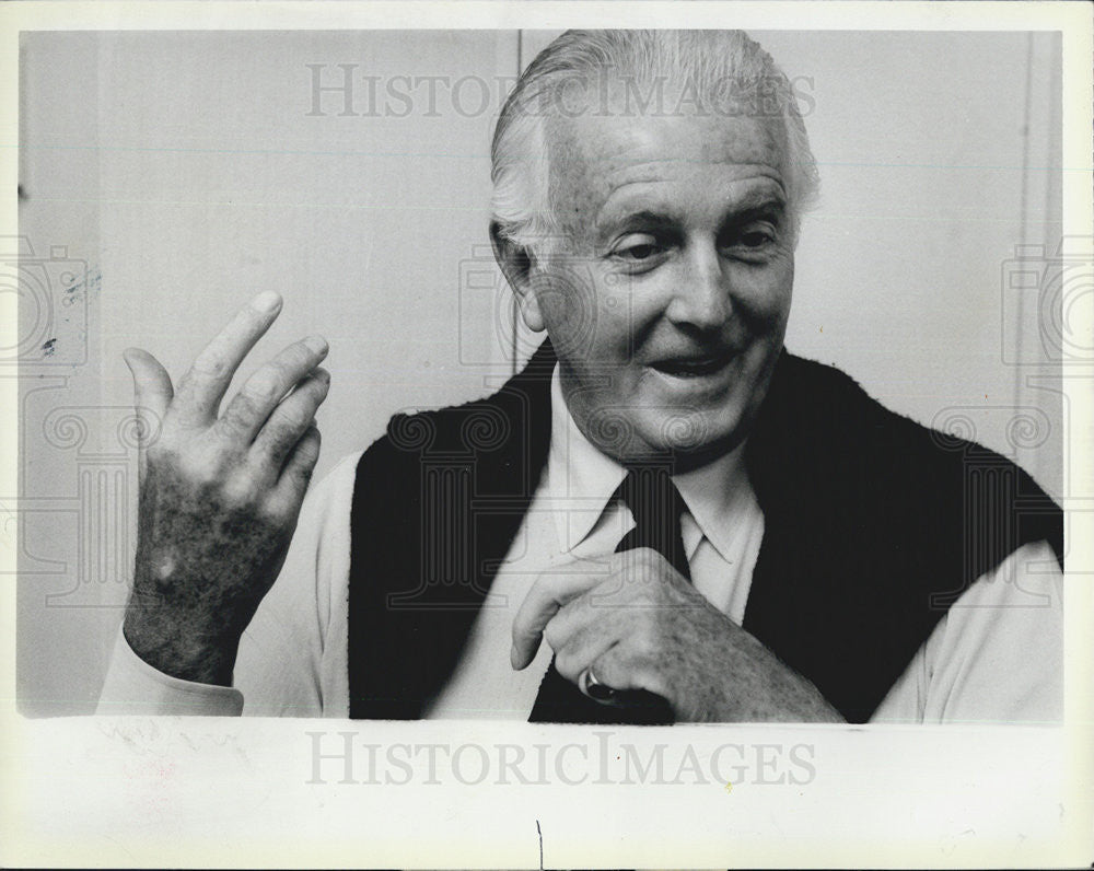 1986 Press Photo Hubert Givenchy promotes his new fashion house - Historic Images