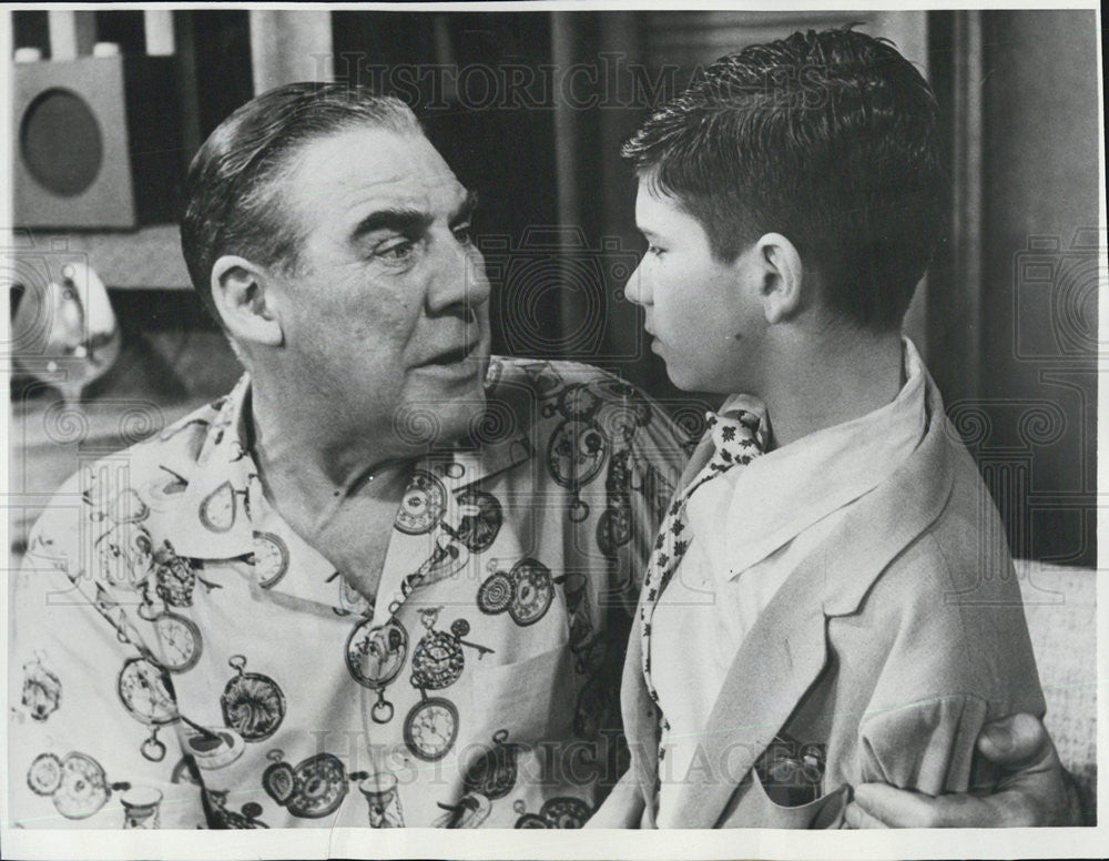1957 Press Photo Paul Douglas and Tom White in "A Hole in The Head" - Historic Images