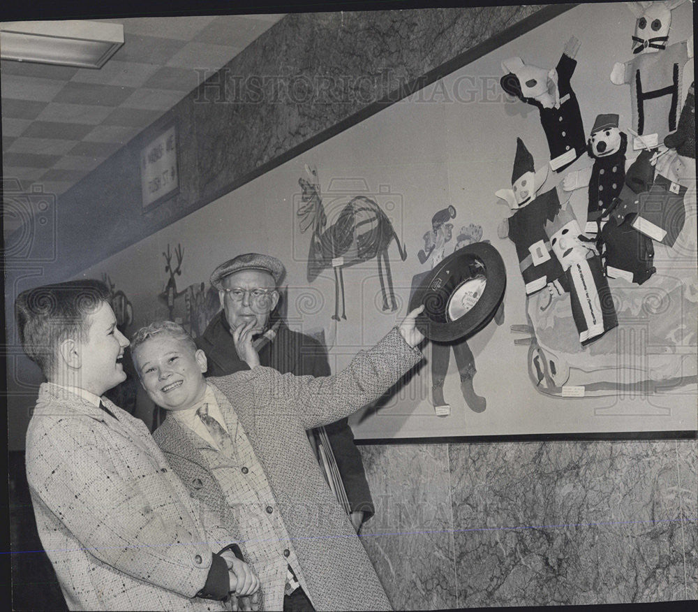1960 Press Photo Christmas Art exhibit at Chicago public schools - Historic Images