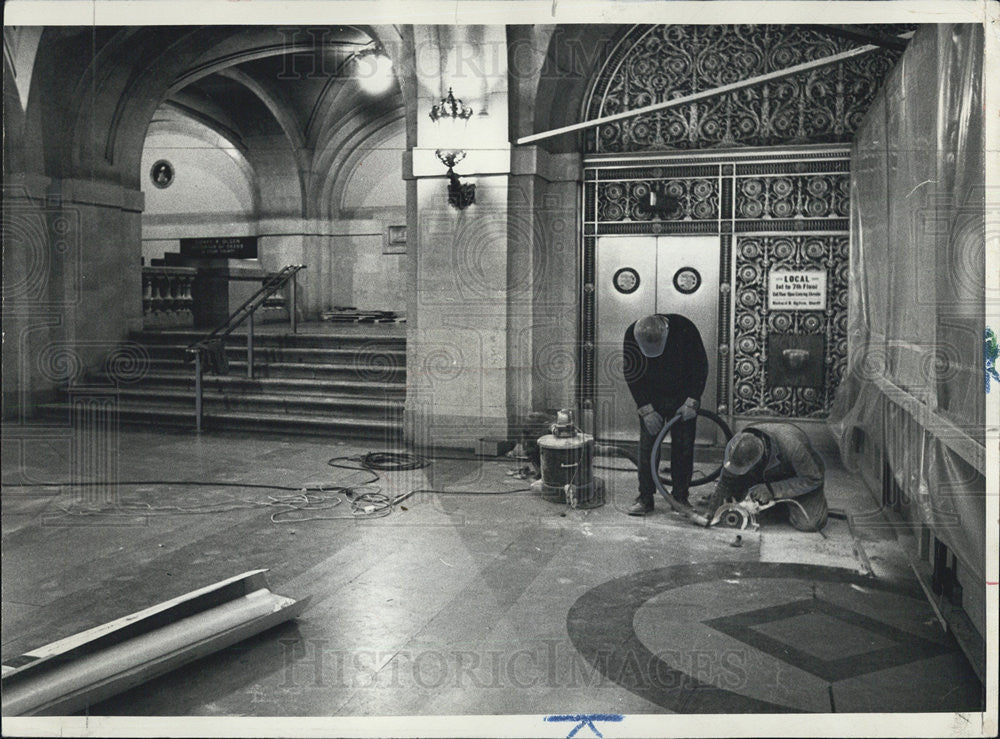 1966 Press Photo Workment in Couny bldg in Chicago to install an escalator - Historic Images