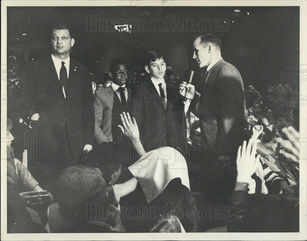 1965 Press Photo Astronaut White and Wayne Bryant - Historic Images